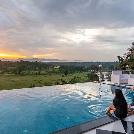 Stayvista'S Vine & Splash - Riverside Villa With An Infinity Pool And Indoor Games คาร์จัต ภายนอก รูปภาพ