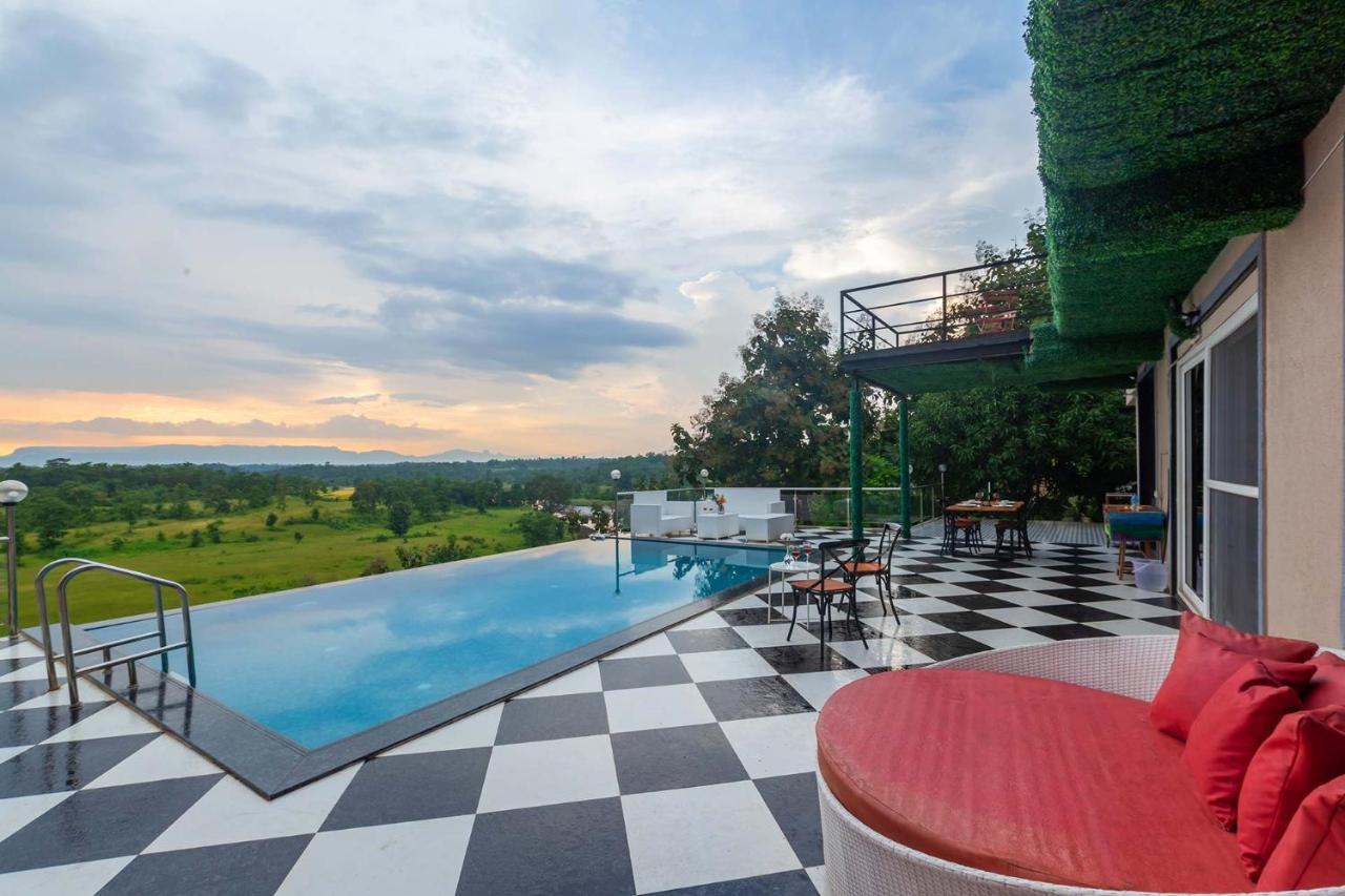 Stayvista'S Vine & Splash - Riverside Villa With An Infinity Pool And Indoor Games คาร์จัต ภายนอก รูปภาพ