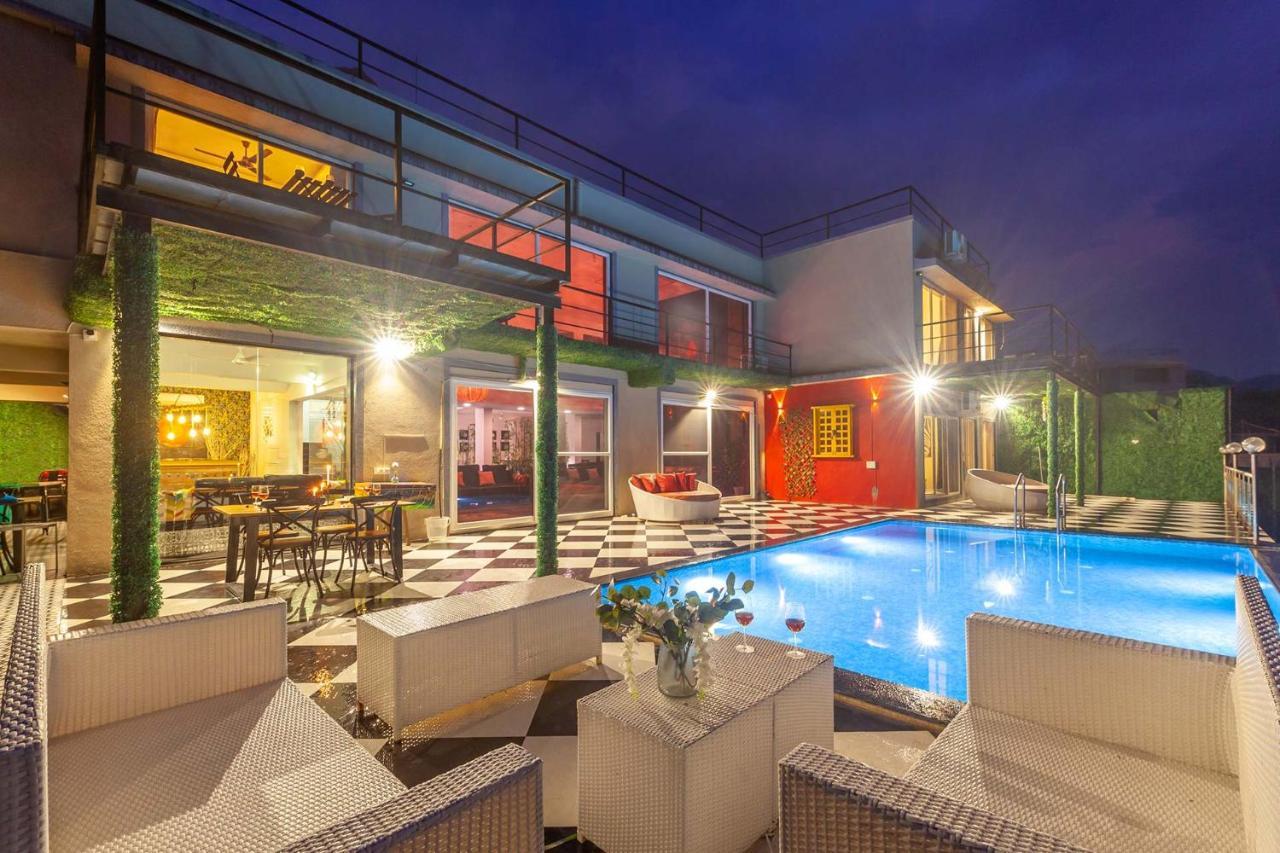 Stayvista'S Vine & Splash - Riverside Villa With An Infinity Pool And Indoor Games คาร์จัต ภายนอก รูปภาพ