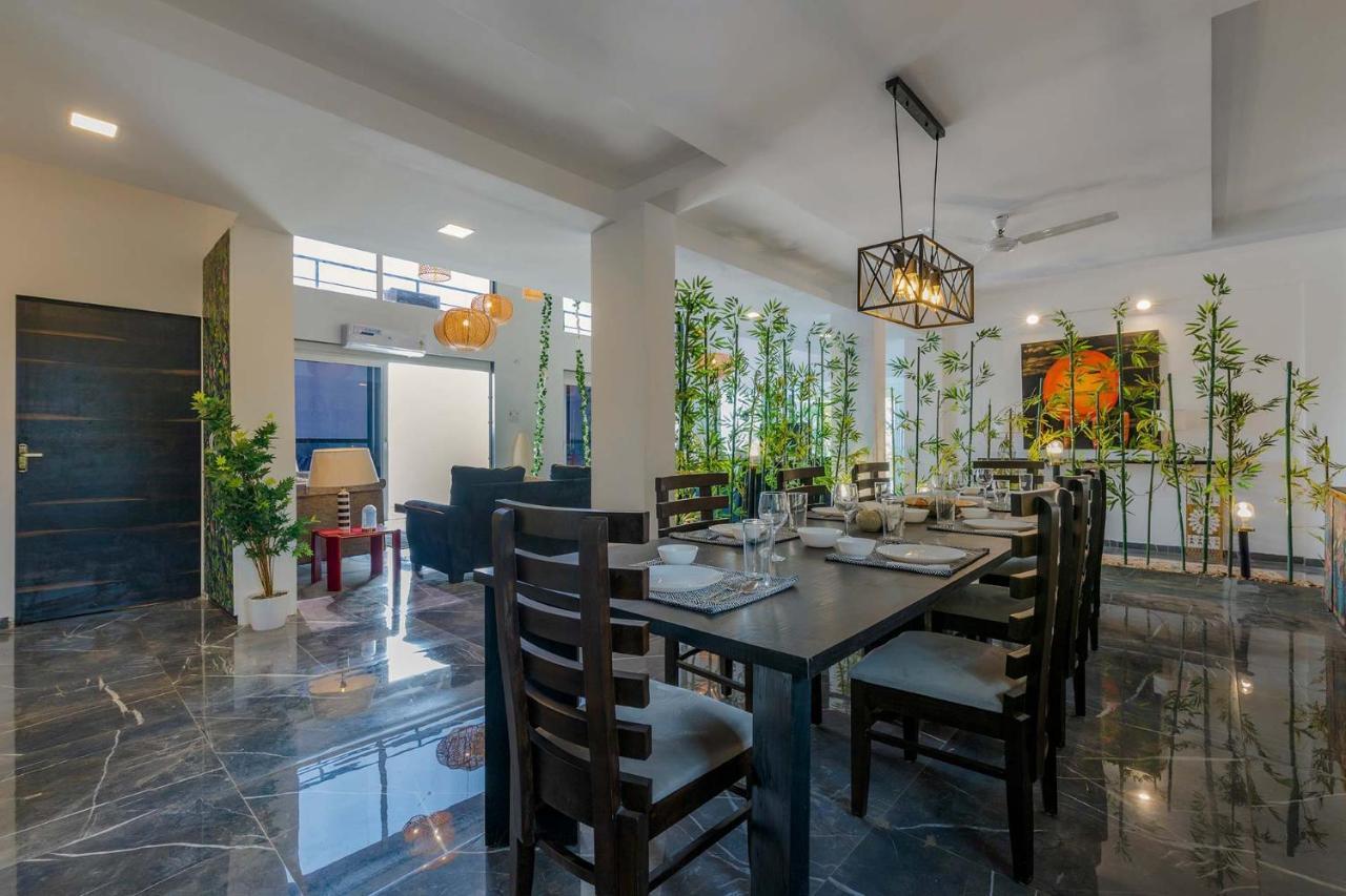 Stayvista'S Vine & Splash - Riverside Villa With An Infinity Pool And Indoor Games คาร์จัต ภายนอก รูปภาพ